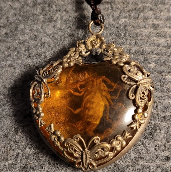 1940's style mixed metal silver around fossilized amber with scorpion inside - Picture 3 of 10